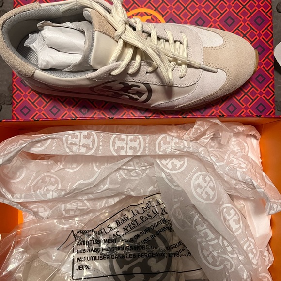 Tory Burch Women's Vintage Nylon Runner Fashion Sneakers - Picture 4 of 4